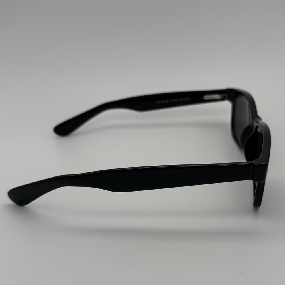 Hunter Black Sunglasses for Women - Picture 4 of 7